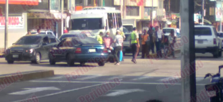 Se comió flecha en la Av. Juncal e impactó un motorizado