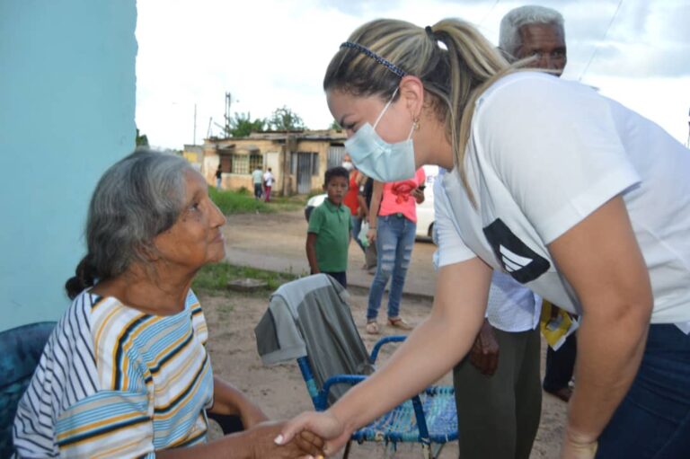 Ana Fuentes atiende a familias vulnerables de Maturín