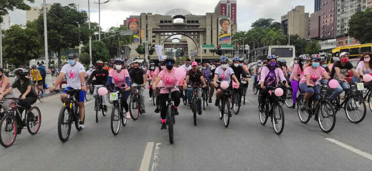 Bicicletada rosa recorrió Caracas para concienciar sobre el cáncer de mama