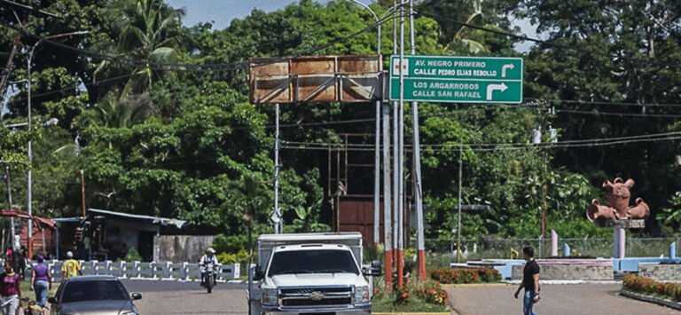 Habitantes de Barrancas reciben advertencia de grupo irregular