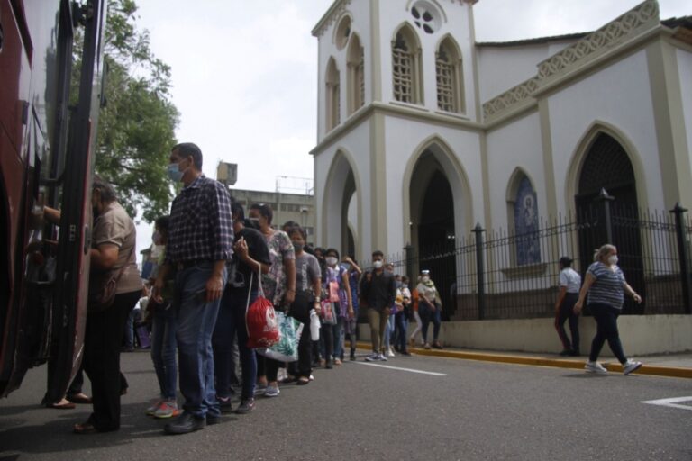 Fieles agradecen apoyo de Luna y Fuentes al éxito de los ritos de la Semana Santa