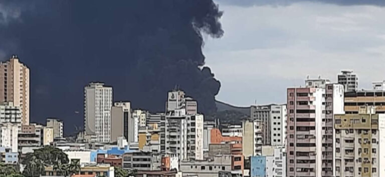 Reportaron un incendio en embarcación que surtía en la estación de Pdvsa Guaraguao