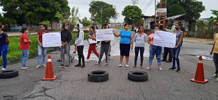 Representantes cerraron la Libertador por mal estado de preescolar Pinto Salinas