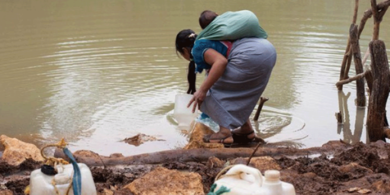 Unas 500 familias en Guajira beben agua no apta a falta del servicio