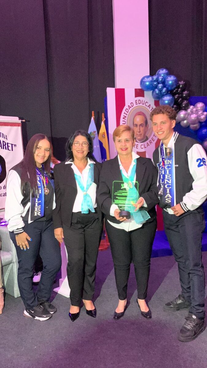 Unidad Educativa Privada Padre Claret graduó a 36 bachilleres 