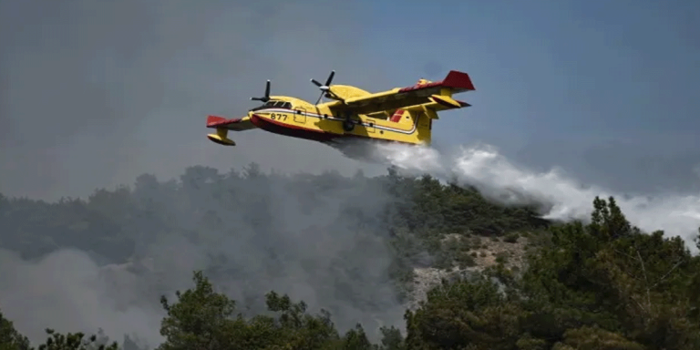 Grecia enfrenta el “incendio más grande del que se tenga registro en la UE