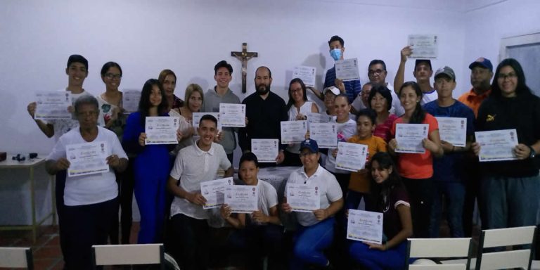 Cáritas Maturín y PC certifican a jóvenes en primeros auxilios