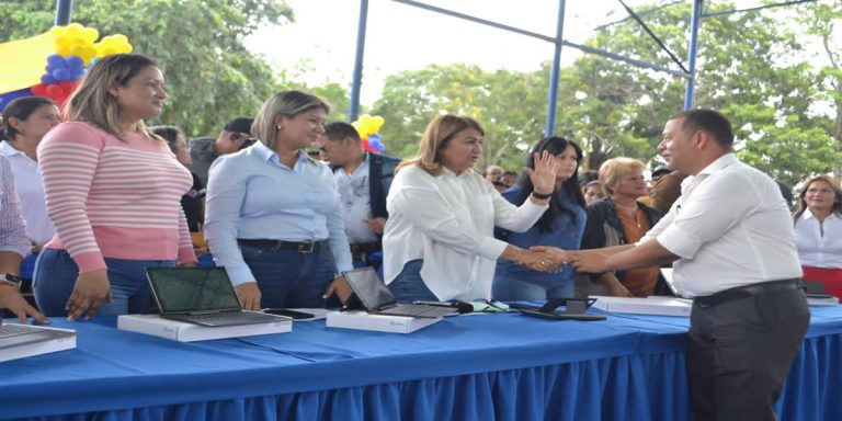 Entregan 312 tablet a coordinadores educativos en Monagas