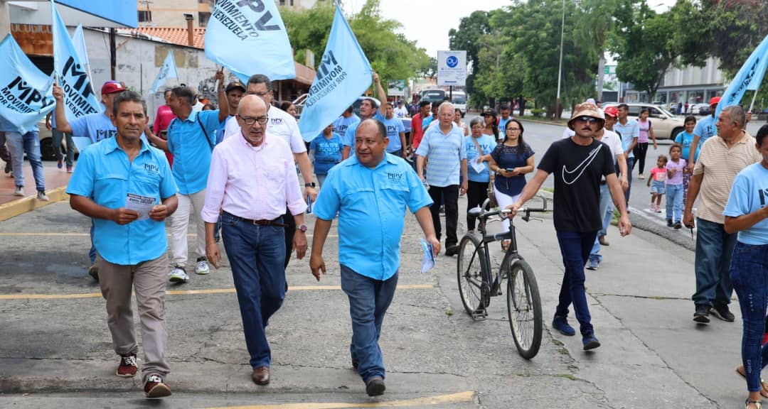 El candidato independiente Andrés Caleca recorrió el estado Barinas