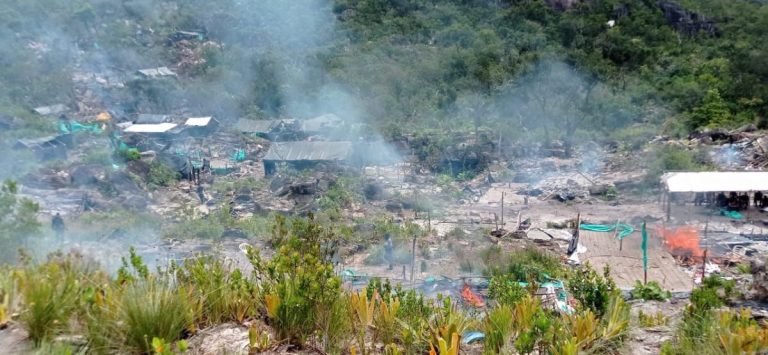 Fanb desmantela ocho minas y evacua a 1.200 mineros ilegales en la cima del Yapacana