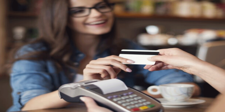 ¡Vuelven al ruedo! Bancos reactivan tarjetas de crédito