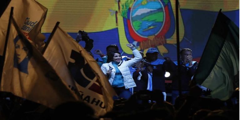 Candidata a la presidencia de Ecuador denuncia amenazas de muerte