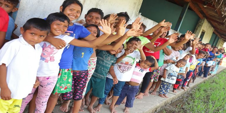 Primera dama de Monagas llevó atención social a niños indígenas de Boca de Tigre