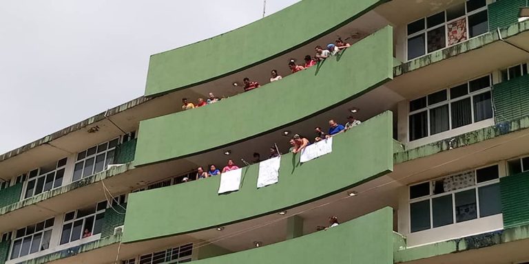 Pacientes de Traumatología del Humnt protestan por fallas en los quirófanos (Vídeo)