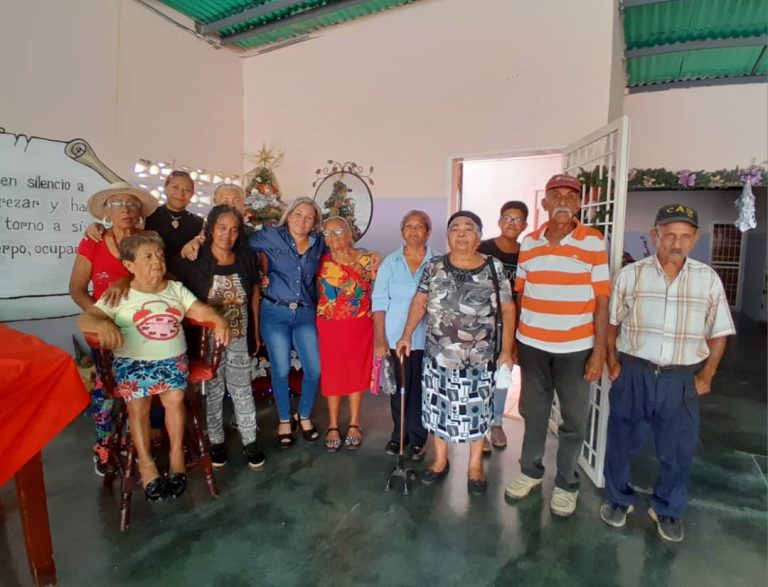 Abuelos de Zamora celebran la Navidad