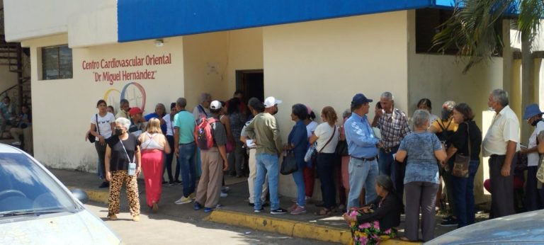 ¡Por una cita! Abuelos abarrotaron el cardiovascular de Maturín