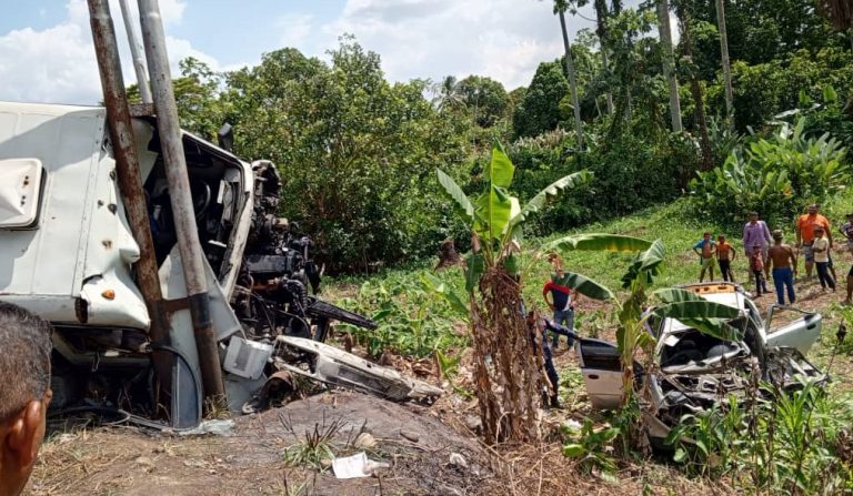 Accidente en Puente Punceres deja cuatro personas heridas (Fotos)