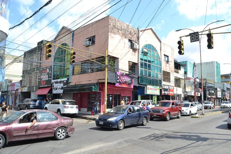 En la avenida Miranda de Maturín ningún semáforo sirve