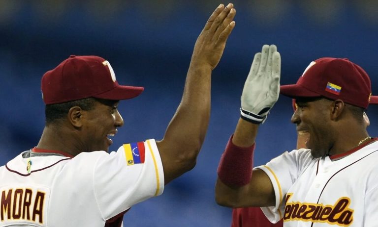 Endy Chávez demandó a Melvin Mora por fraude millonario