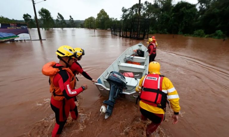 Brasil: Suben a 29 los muertos y a 60 los desaparecidos por lluvias