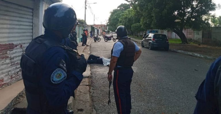 Asesinan a un policía cuando salía de su casa para el trabajo