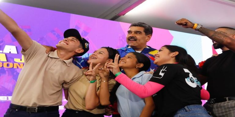 Maduro ordena entregar más de 40 mil financiamientos a jóvenes