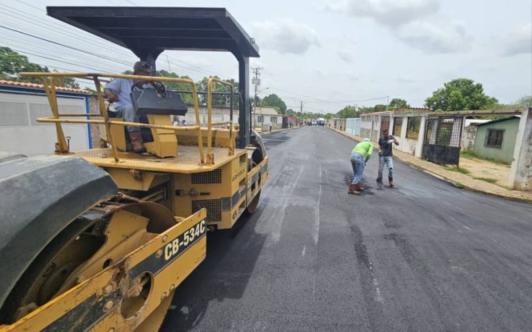 Plan de asfaltado llegó a comunidades del municipio Maturín