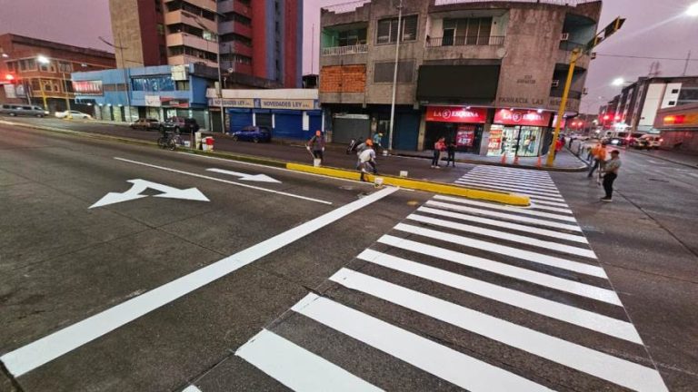 Alcaldía de Maturín realiza demarcación y señalización vial en avenida Juncal