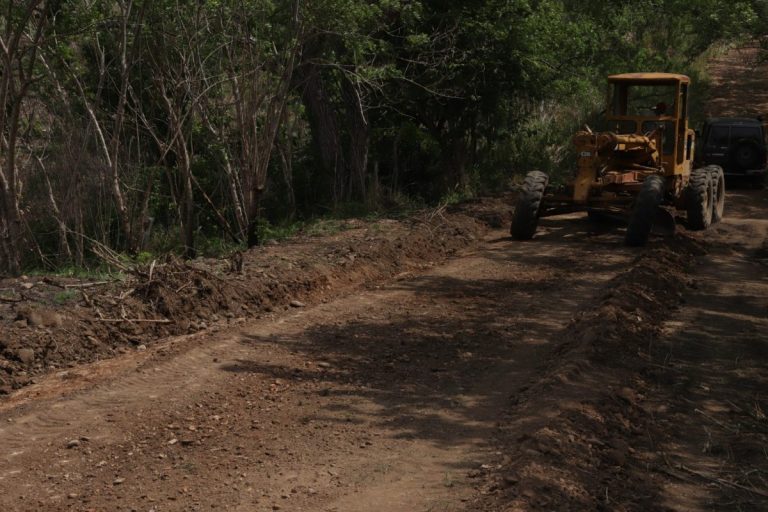 Intervienen 50 kilómetros de vialidad agrícola en Piar para favorecer a 750 productores