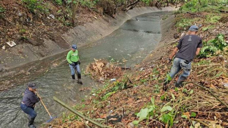 Alcaldía agiliza limpiezas de caños antes llegada de lluvias en Maturín