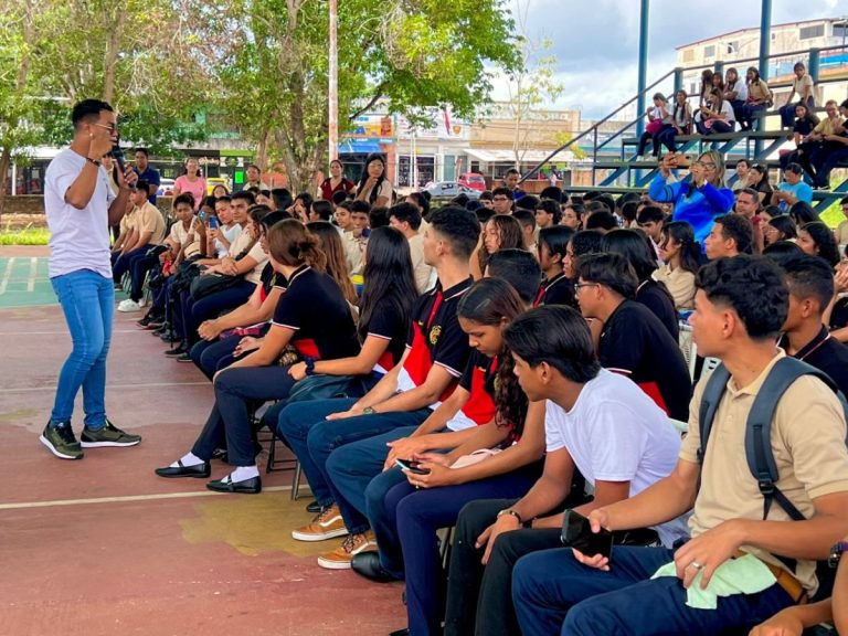 Realizan jornada de orientación vocacional en liceo Núñez Mares