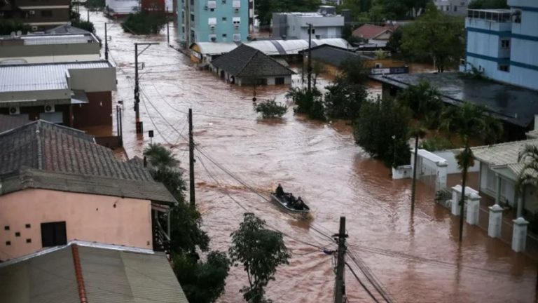 Suben a 67 los muertos por las inundaciones en el sur de Brasil