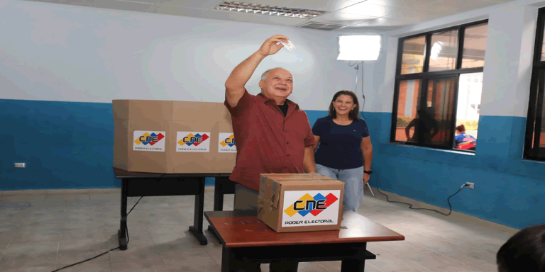 Diosdado Cabello y Ernesto Luna participan en simulacro electoral