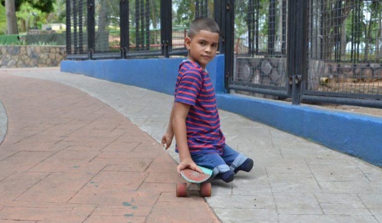 Juntos para lograr las prótesis del pequeño «Maxi»