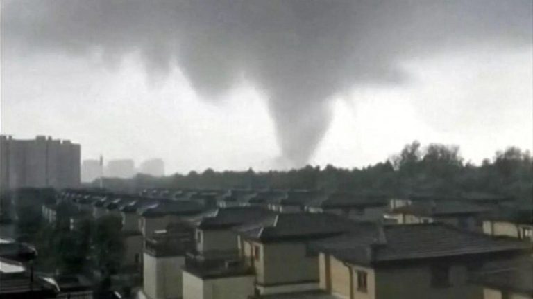 Cinco muertos y 79 heridos por un tornado en China