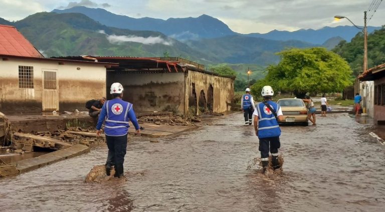 Afectación vial restringe entrega de ayuda a damnificados en Cumanacoa