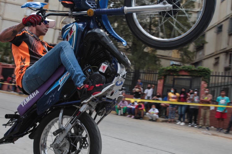 Motopiruetas protagonizan desfile del 5-Jul en honor al “deporte nacional”