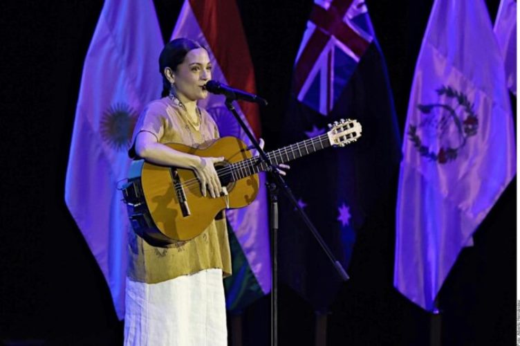 Natalia Lafourcade fue nombrada embajadora de la música por la paz