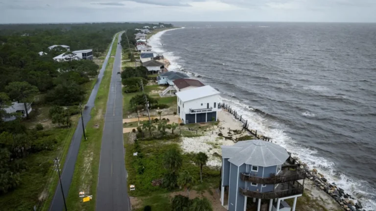 Helene se degrada a tormenta tropical y deja seis muertos en EEUU