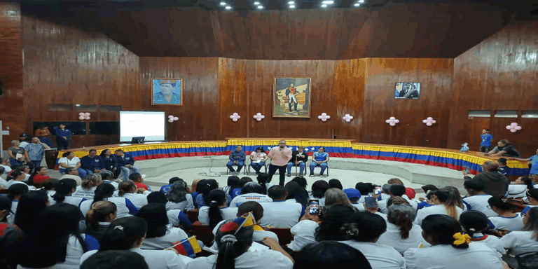 Viceministro Carvajal llamó a docentes a sumarse a la transformación educativa