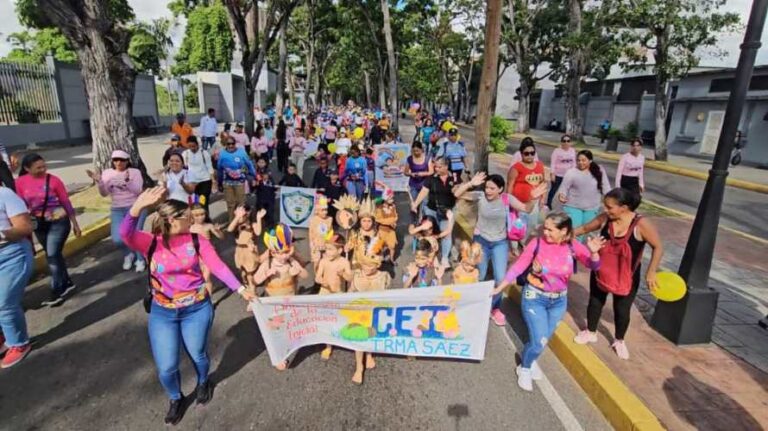 Samanna celebra con caminata el mes aniversario de la Educación Inicial