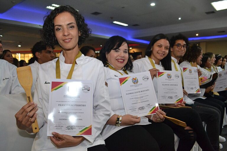 Escuela Gastronómica César Cardini egresa 62 nuevos cocineros profesionales