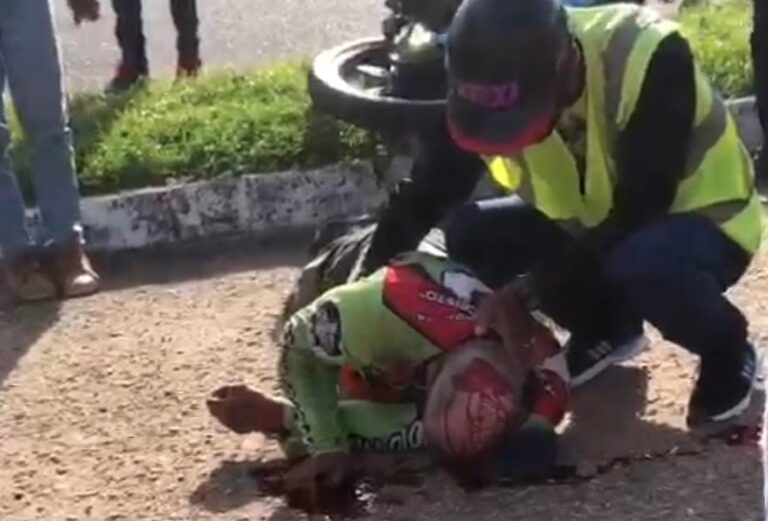 Mototaxista de Barrancas casi pierde la vida cuando realizaba una carrerita