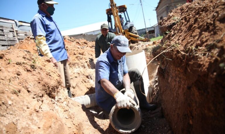 Construyen colector de aguas servidas en el sector Campo Ayacucho