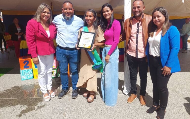 Celebran el Día del Maestro con reconocimientos a más de 60 docentes de Cedeño