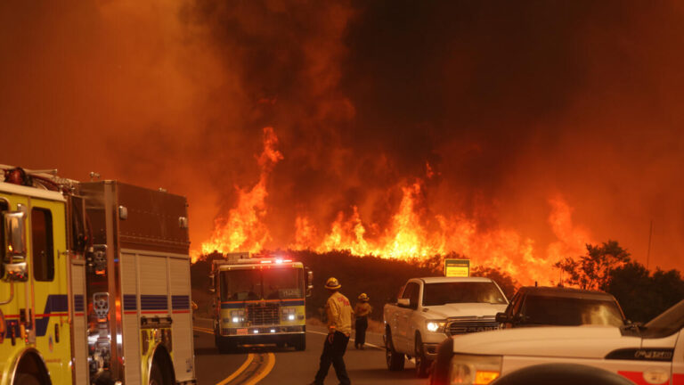 Suben a 11 el número de fallecidos por los incendios activos en Los Ángeles