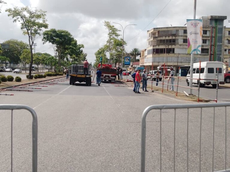 Inicia montaje de gradas por el Carnaval en la avenida Raúl Leoni de Maturín