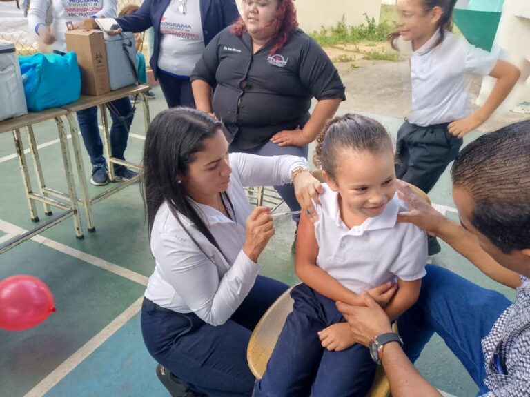 Más de 3 mil 200 dosis de vacunas aplican en Monagas