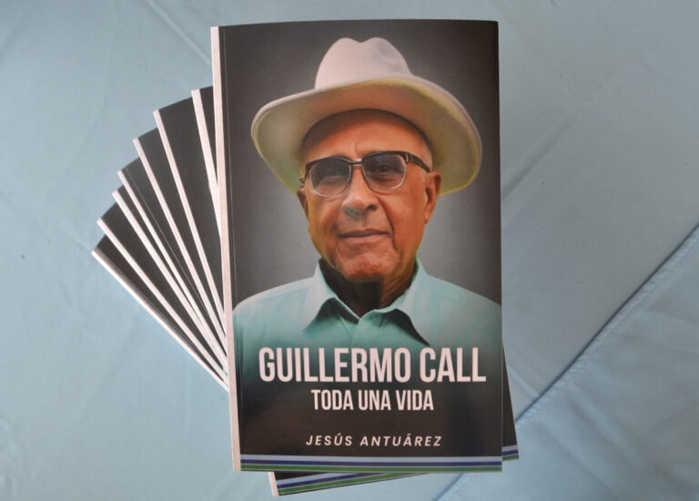 Bautizan libro “toda una vida” de Guillermo Call