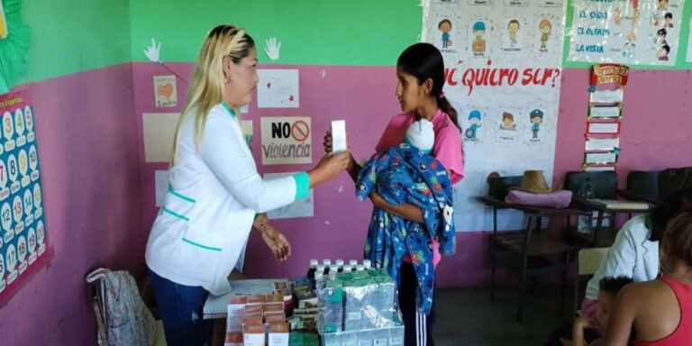 Entregan ayudas a los afectados por lluvias en La Morita de Cedeño